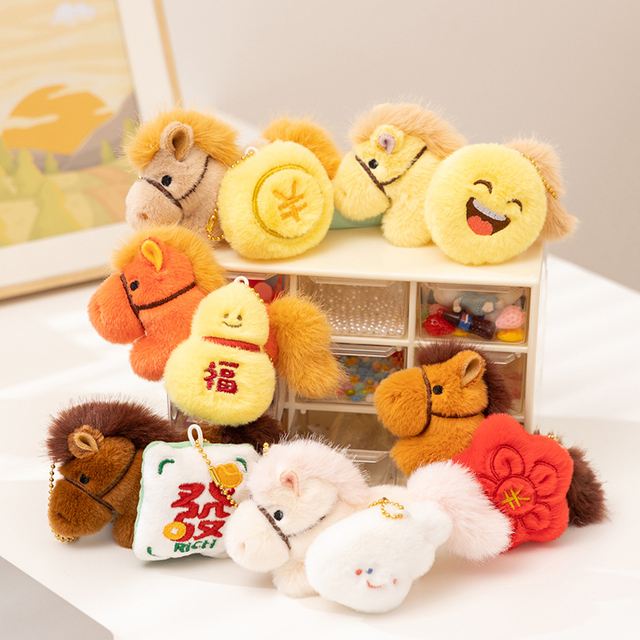 2026 جديد مخصص القطيفة لعبة الحصان المغناطيسي التميمة